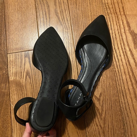 Tahari Flats With Straps Size 6 - Picture 5 of 5